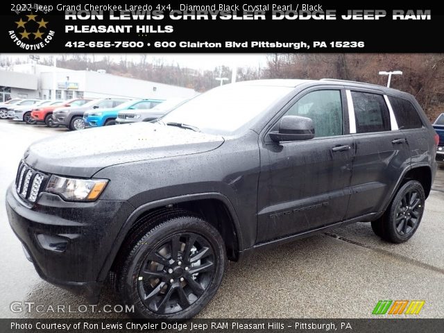 2022 Jeep Grand Cherokee Laredo 4x4 in Diamond Black Crystal Pearl