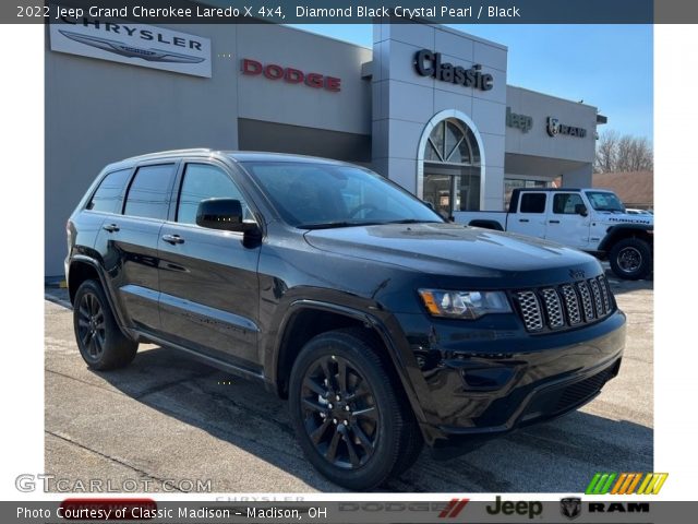 2022 Jeep Grand Cherokee Laredo X 4x4 in Diamond Black Crystal Pearl