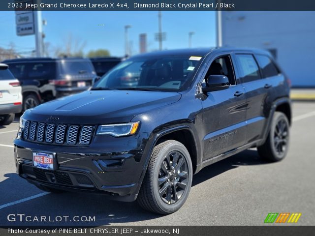2022 Jeep Grand Cherokee Laredo X 4x4 in Diamond Black Crystal Pearl