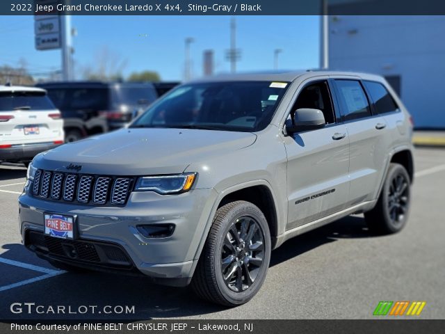 2022 Jeep Grand Cherokee Laredo X 4x4 in Sting-Gray