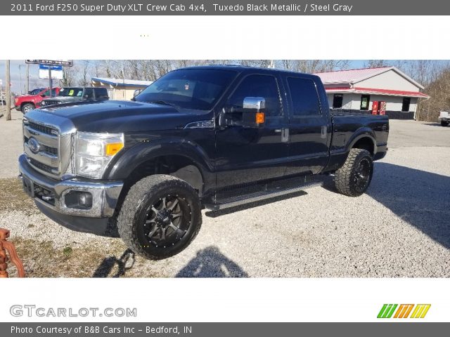 2011 Ford F250 Super Duty XLT Crew Cab 4x4 in Tuxedo Black Metallic