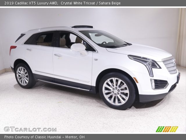 2019 Cadillac XT5 Luxury AWD in Crystal White Tricoat