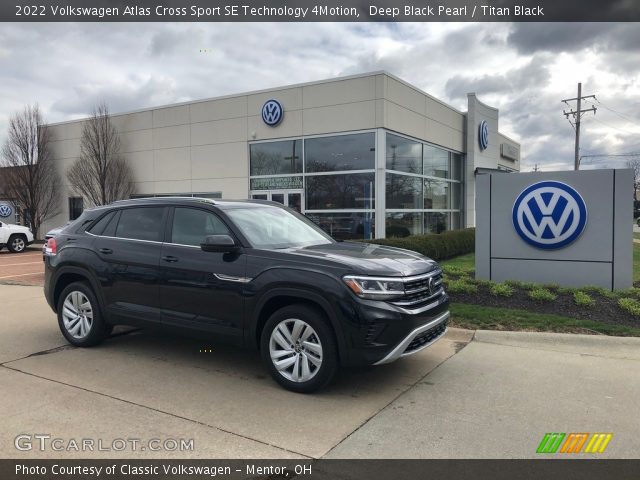 2022 Volkswagen Atlas Cross Sport SE Technology 4Motion in Deep Black Pearl