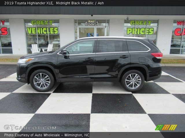 2019 Toyota Highlander XLE in Midnight Black Metallic