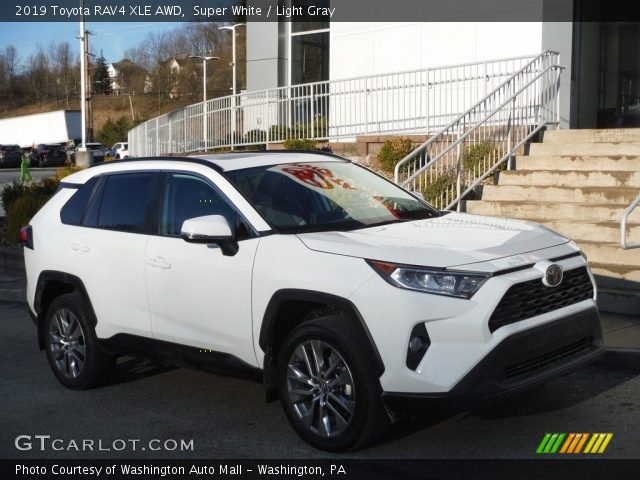 2019 Toyota RAV4 XLE AWD in Super White