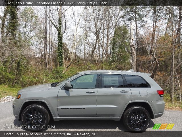 2022 Jeep Grand Cherokee Laredo X 4x4 in Sting-Gray