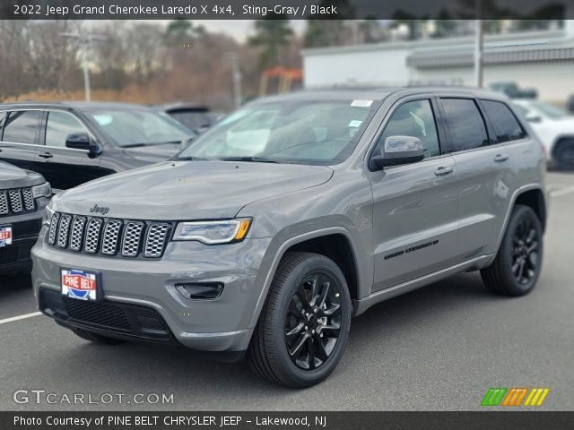 2022 Jeep Grand Cherokee Laredo X 4x4 in Sting-Gray