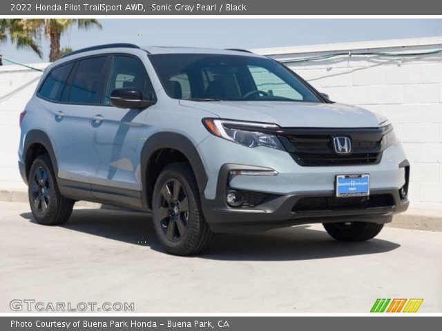 2022 Honda Pilot TrailSport AWD in Sonic Gray Pearl
