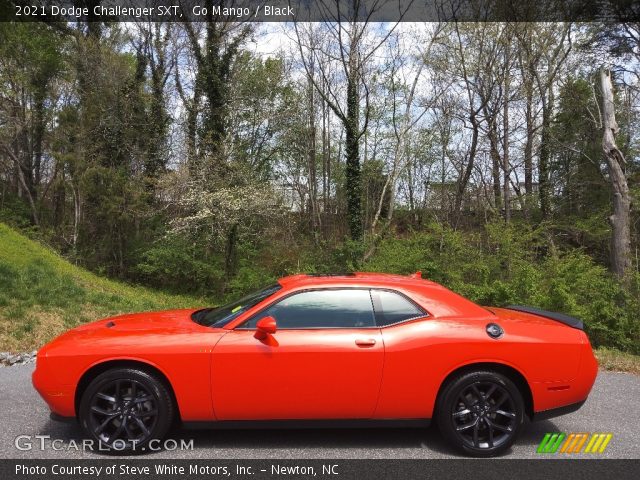 2021 Dodge Challenger SXT in Go Mango