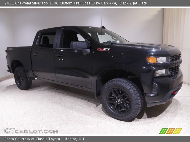 2021 Chevrolet Silverado 1500 Custom Trail Boss Crew Cab 4x4 in Black