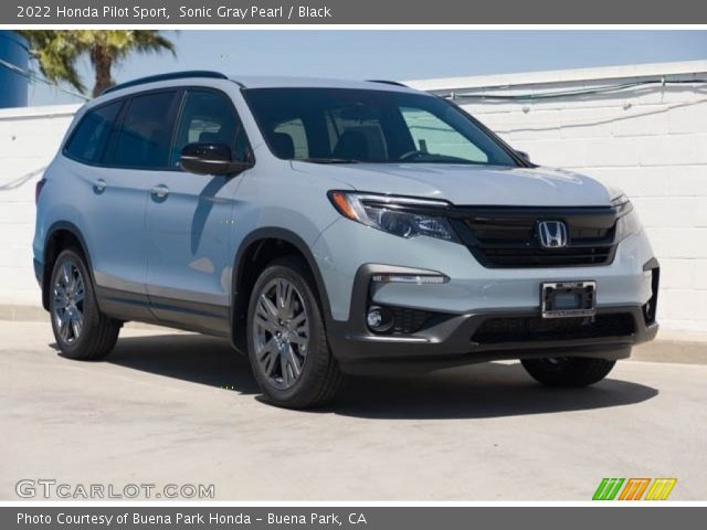 2022 Honda Pilot Sport in Sonic Gray Pearl