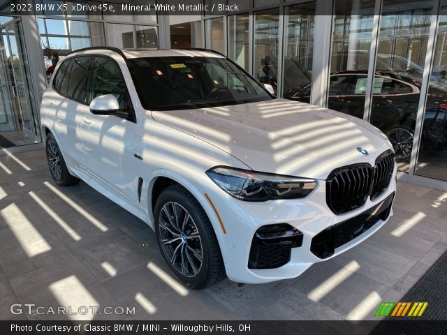 2022 BMW X5 xDrive45e in Mineral White Metallic