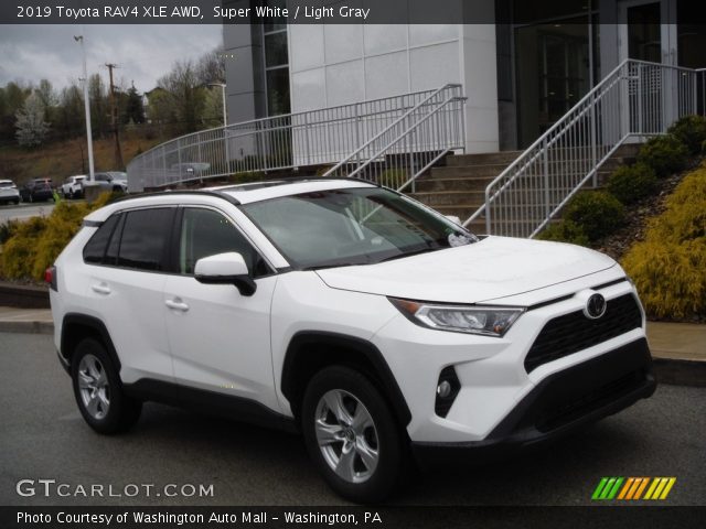 2019 Toyota RAV4 XLE AWD in Super White