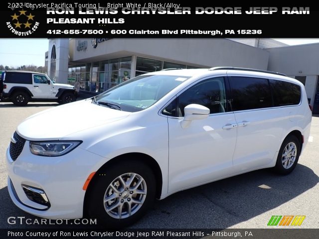 2022 Chrysler Pacifica Touring L in Bright White