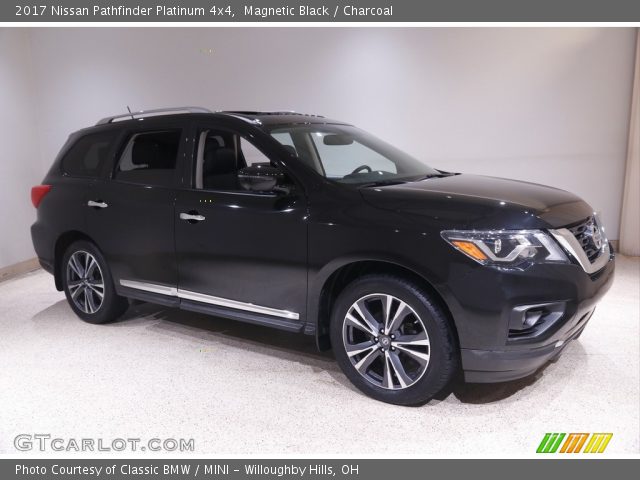 2017 Nissan Pathfinder Platinum 4x4 in Magnetic Black