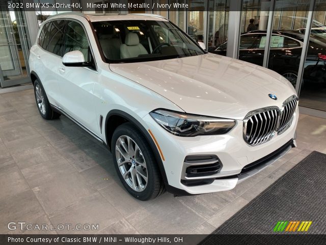 2022 BMW X5 xDrive40i in Mineral White Metallic