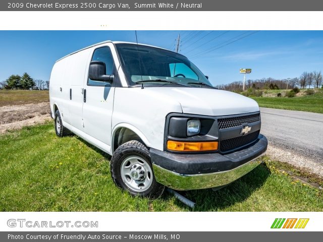 2009 Chevrolet Express 2500 Cargo Van in Summit White