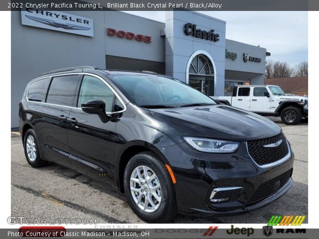 2022 Chrysler Pacifica Touring L in Brilliant Black Crystal Pearl