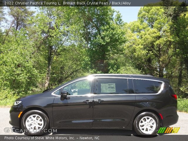 2022 Chrysler Pacifica Touring L in Brilliant Black Crystal Pearl