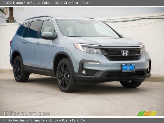 2022 Honda Pilot Special Edition in Sonic Gray Pearl