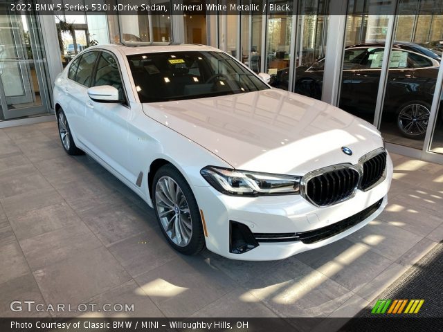 2022 BMW 5 Series 530i xDrive Sedan in Mineral White Metallic