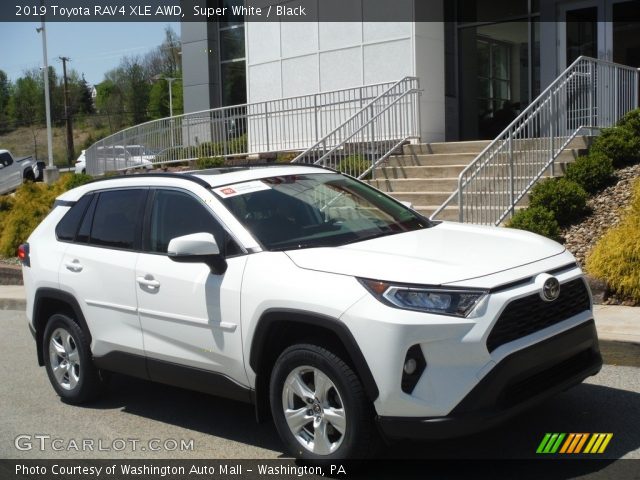 2019 Toyota RAV4 XLE AWD in Super White