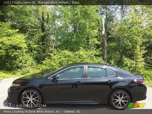 2021 Toyota Camry SE in Midnight Black Metallic