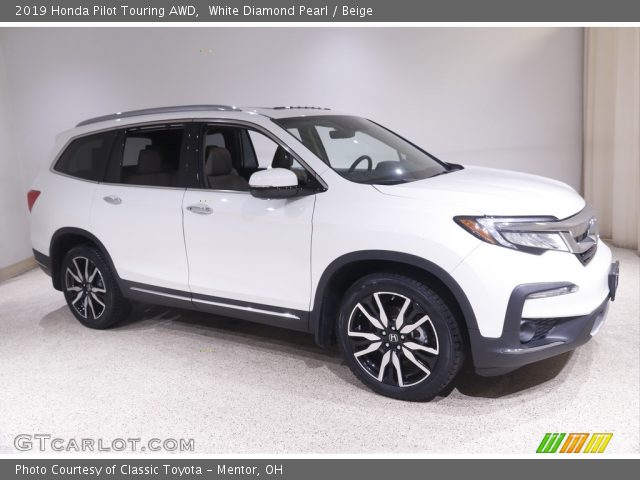 2019 Honda Pilot Touring AWD in White Diamond Pearl