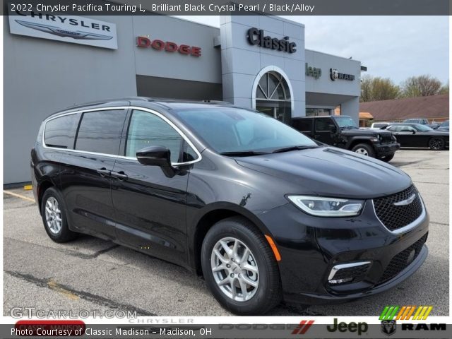 2022 Chrysler Pacifica Touring L in Brilliant Black Crystal Pearl