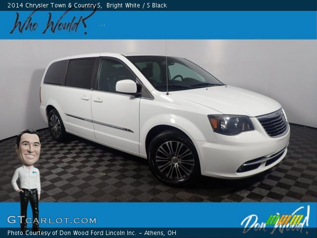 2014 Chrysler Town & Country S in Bright White