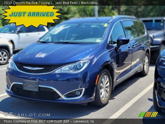 2019 Chrysler Pacifica Touring L in Jazz Blue Pearl