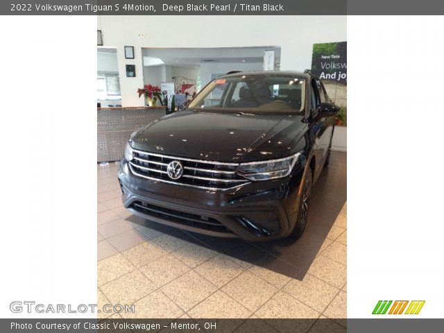 2022 Volkswagen Tiguan S 4Motion in Deep Black Pearl