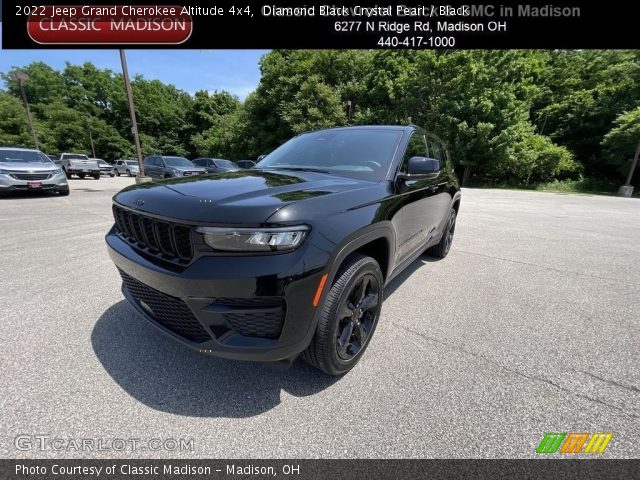 2022 Jeep Grand Cherokee Altitude 4x4 in Diamond Black Crystal Pearl