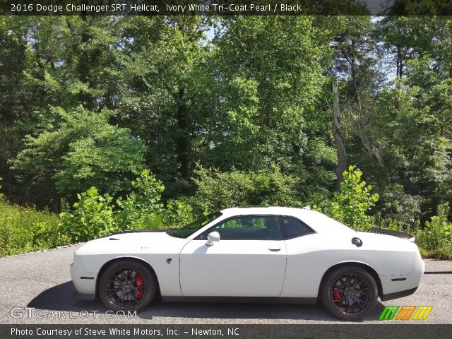 2016 Dodge Challenger SRT Hellcat in Ivory White Tri-Coat Pearl
