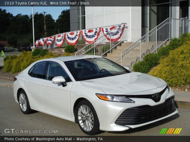 2019 Toyota Camry XLE in Wind Chill Pearl