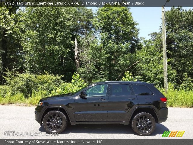 2022 Jeep Grand Cherokee Laredo X 4x4 in Diamond Black Crystal Pearl