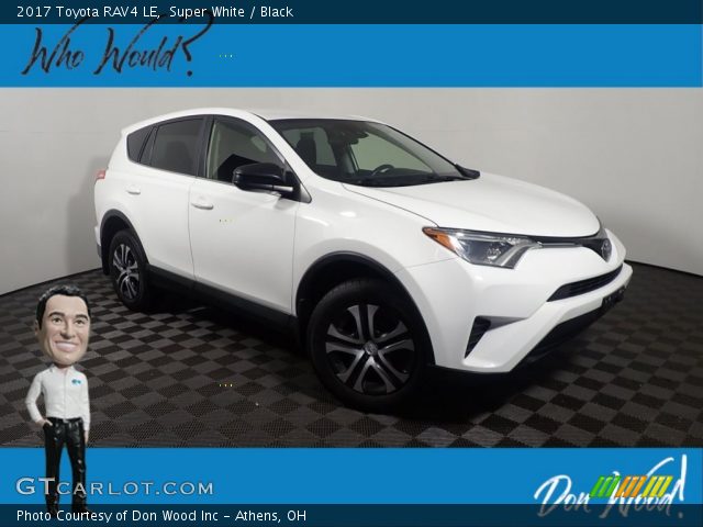 2017 Toyota RAV4 LE in Super White