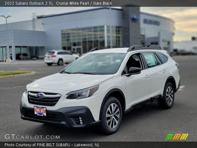 2022 Subaru Outback 2.5i in Crystal White Pearl