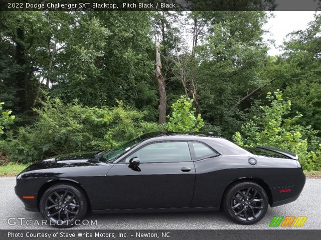 2022 Dodge Challenger SXT Blacktop in Pitch Black