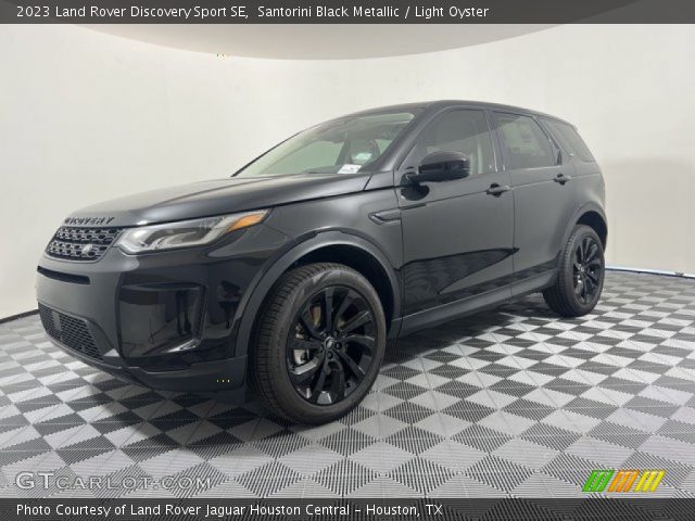 2023 Land Rover Discovery Sport SE in Santorini Black Metallic