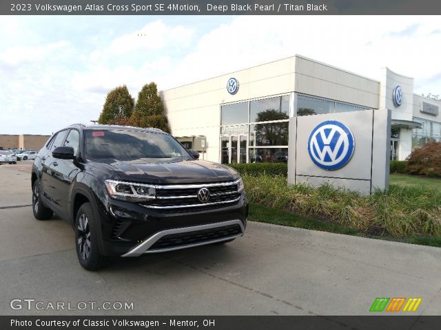 2023 Volkswagen Atlas Cross Sport SE 4Motion in Deep Black Pearl