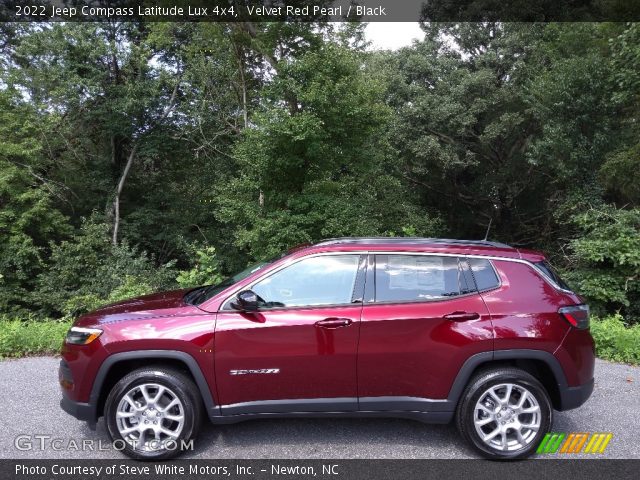 2022 Jeep Compass Latitude Lux 4x4 in Velvet Red Pearl