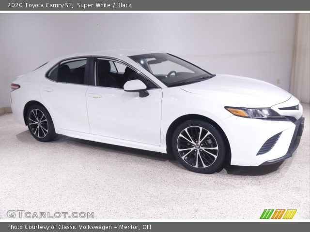 2020 Toyota Camry SE in Super White