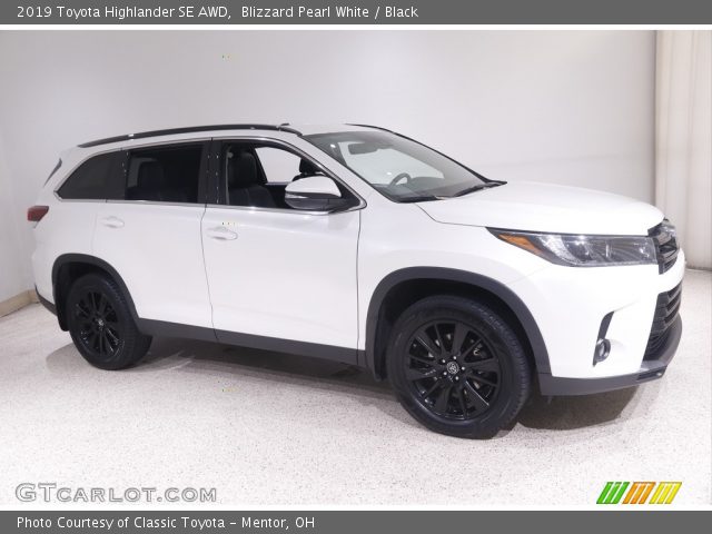 2019 Toyota Highlander SE AWD in Blizzard Pearl White