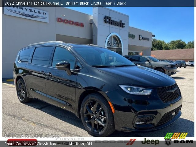 2022 Chrysler Pacifica Touring L in Brilliant Black Crystal Pearl