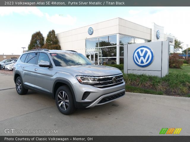 2023 Volkswagen Atlas SE 4Motion in Pyrite Silver Metallic