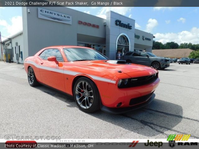 2021 Dodge Challenger R/T Scat Pack Shaker in Go Mango