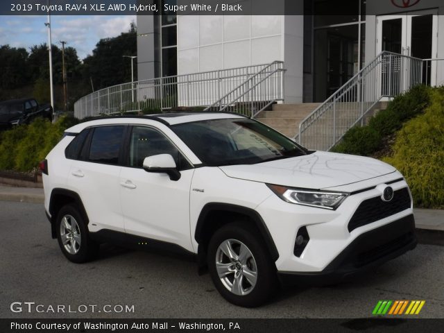 2019 Toyota RAV4 XLE AWD Hybrid in Super White