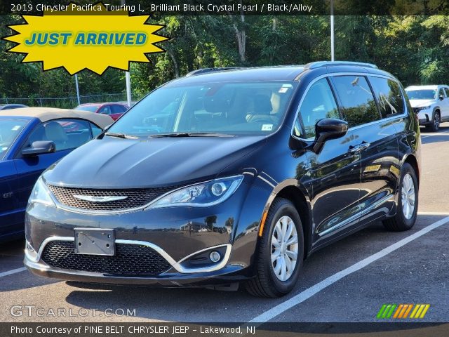 2019 Chrysler Pacifica Touring L in Brilliant Black Crystal Pearl