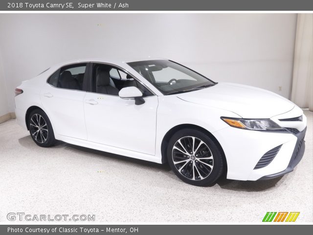 2018 Toyota Camry SE in Super White